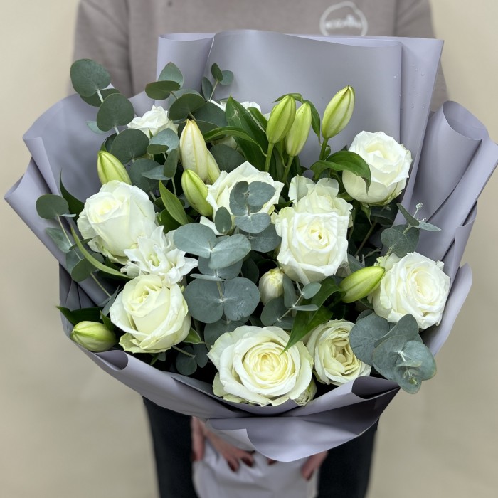 Букет из роз с лилиями